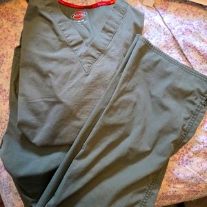 Dickies olive green scrub set